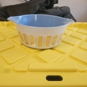 Pyrex Gourmet Gold Delphine Blue 1961 Round 2 1/2 Qt. 475-B Casserole